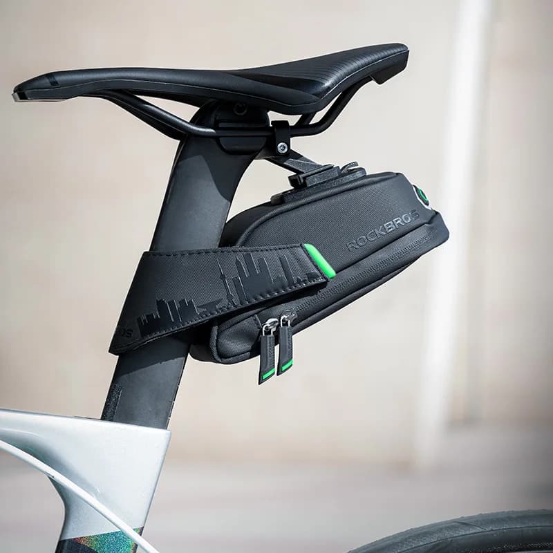 Stor regntät sadelväska bak till cykel